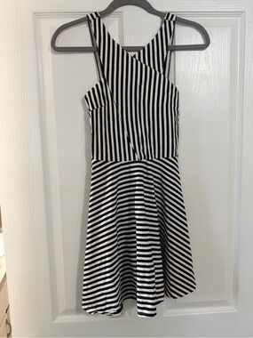 hollister twist bust drop waist skort dress in red gingham Vida Ruffle Dress 2T main image 1